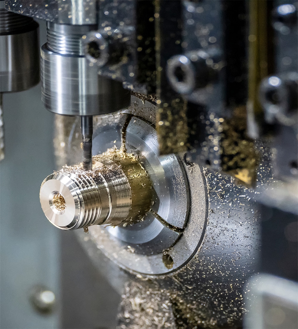 The,Multi-tasking,Cnc,Lathe,Machine,Tapping,The,Brass,Fitting,Parts.